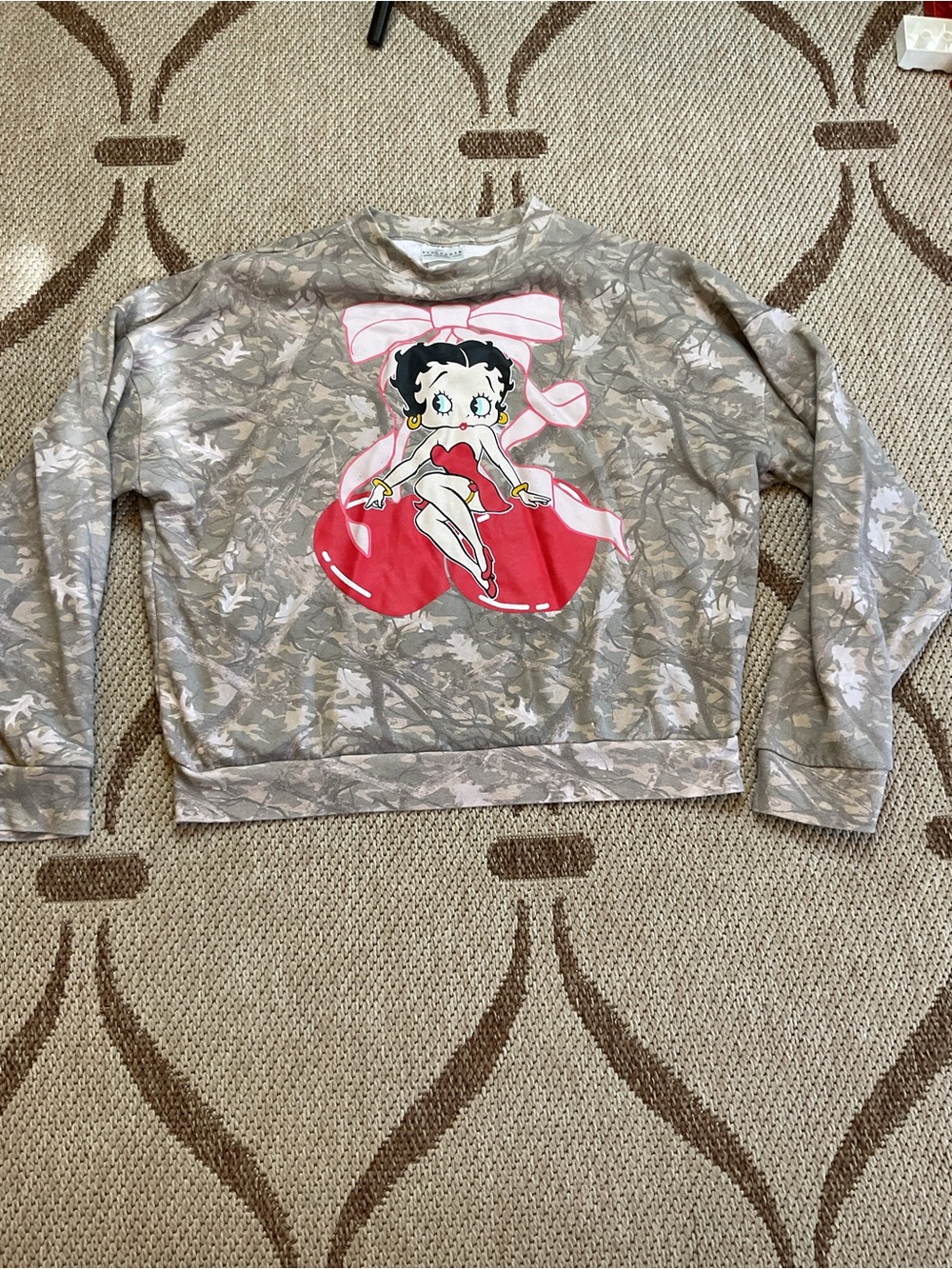 Fleischer studios Betty Boop Taupe Camo Sweatshirt with Red & Pink Graphic